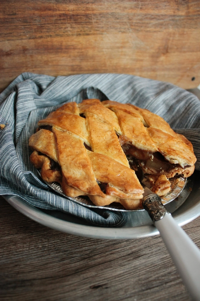 Lattice-top apple pie